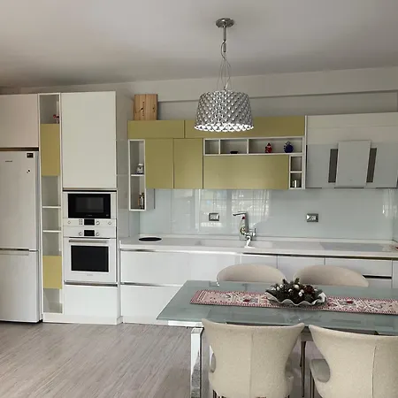 Lake Apartment Tirana Apartman